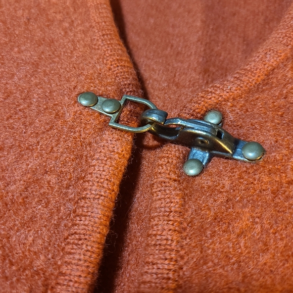 Tally-ho Wool Vest Rust With metal clasps - Picture 3 of 4